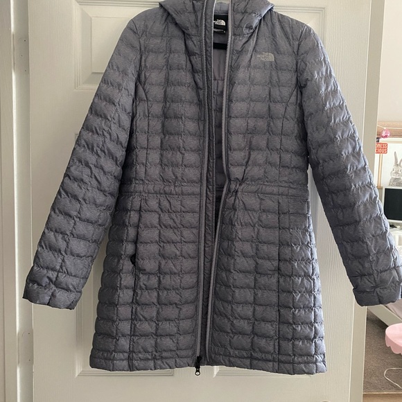The North Face Jackets & Blazers - The North Face Gray Thermo ball quilted parka - women’s medium
